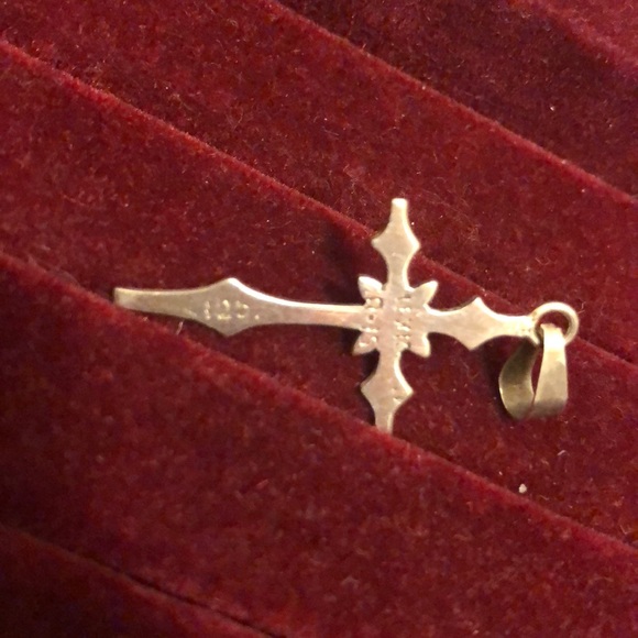 Sterling silver cross pendant - Picture 2 of 4